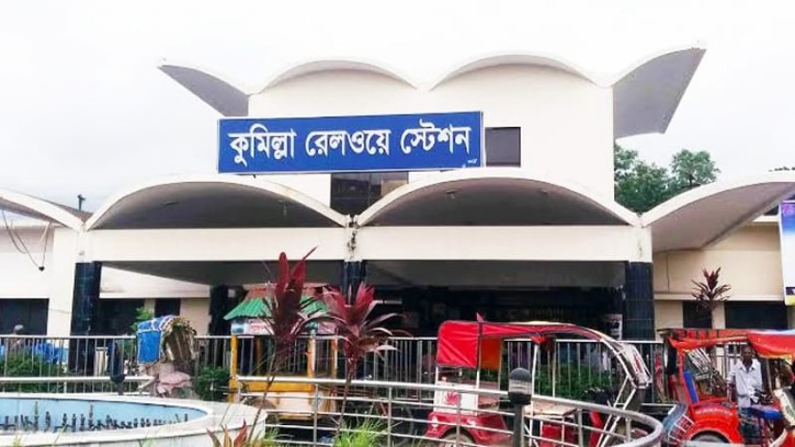 কুবি শিক্ষার্থীকে ট্রেনে উত্ত্যক্ত করার দায়ে পাঁচ যুবক আটক