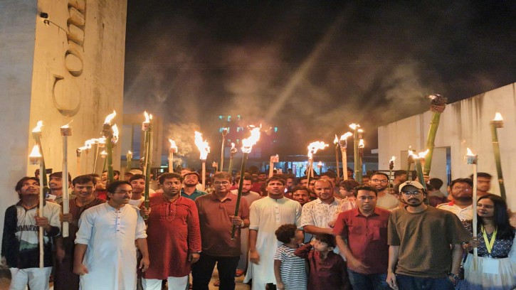 তিস্তা মহাপরিকল্পনা বাস্তবায়নের দাবিতে কুবিতে মশাল মিছিল