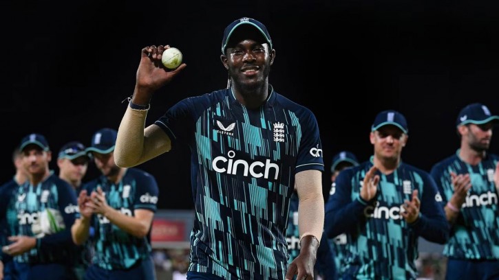 চমক রেখে টি-টোয়েন্টি বিশ্বকাপের দল ঘোষণা ইংল্যান্ডের