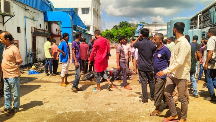 শ্রমিক অসন্তোষে পদ্মা ব্লোয়িংয়ের ৮ কর্মকর্তা ১৮ ঘণ্টা অবরুদ্ধ