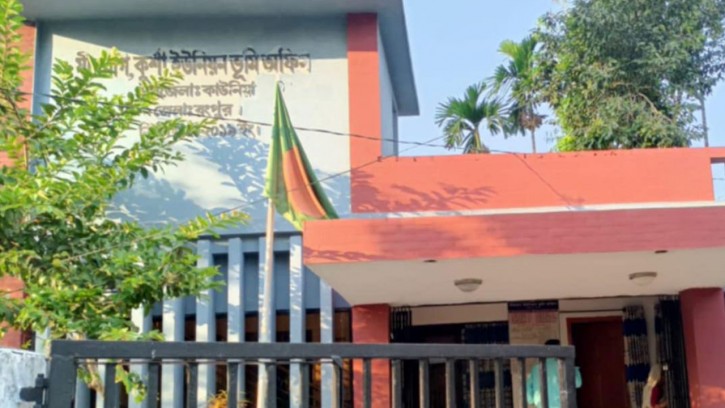 ঘুষ ছাড়া ফাইল নড়ে না কুর্শা ইউনিয়ন ভূমি অফিসে