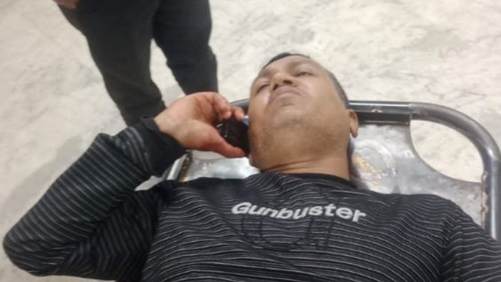 পুলিশ সদস্যকে ছুরিকাঘাত করে পালালেন মাদক কারবারি