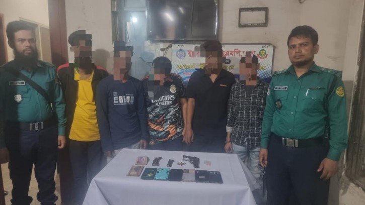 মুগদায় ডাকাতির প্রস্তুতিকালে অস্ত্রসহ গ্রেপ্তার ৫