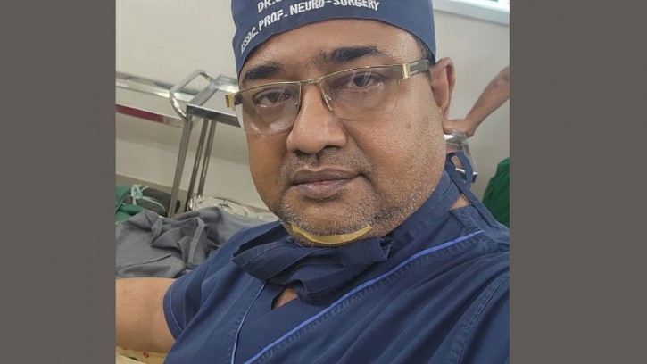 ঢাকা মেডিকেলের সেই নিউরোসার্জনকে দিনাজপুরে বদলি