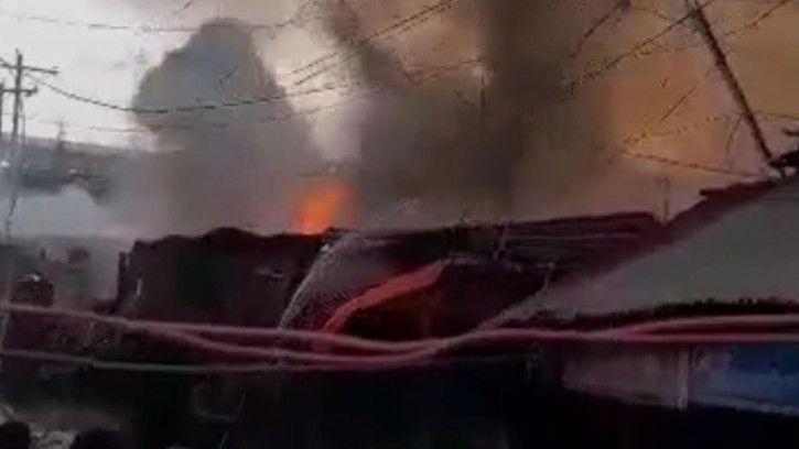 টঙ্গীতে ঝুট গুদামে আগুন
