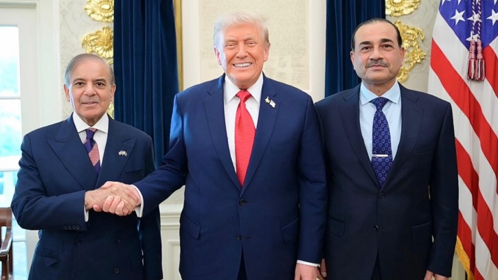 ‘ভারত প্রথম’ নীতি থেকে সরে গেছে যুক্তরাষ্ট্র, ঝুঁকছে পাকিস্তানের দিকে