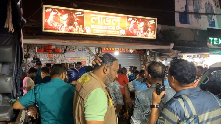 খুলনায় লাভলু হোটেলে সন্ত্রাসী হামলা, চার কর্মচারী হাসপাতালে