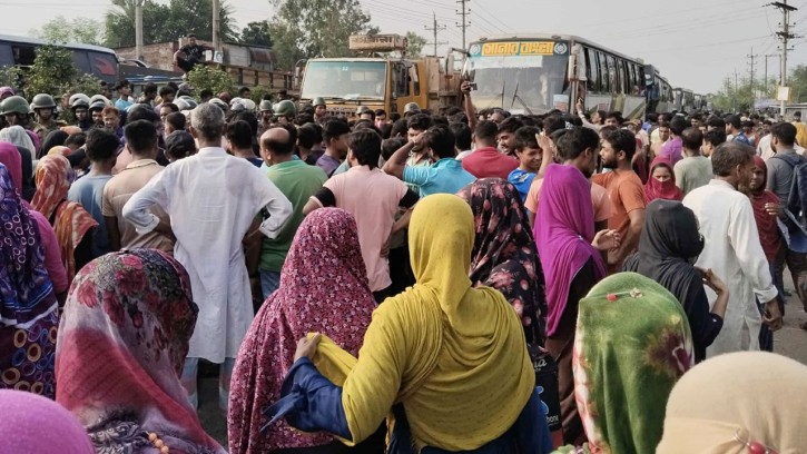 শ্রমিকদের বেতন পরিশোধে বিলম্ব, ঢাকা-ময়মনসিংহ মহাসড়ক অবরোধ