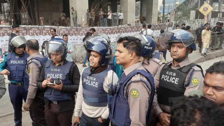 অতর্কিত হামলা ঠেকাতেই অ্যাকশন, দাবি পুলিশের