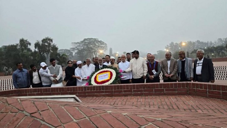 নিয়ম মেনে তারেক রহমানের পক্ষে স্মৃতিসৌধে বিএনপি নেতাদের শ্রদ্ধা