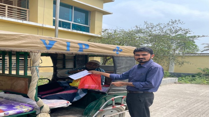 পুঠিয়ায় মানবিক প্রশাসনের দৃষ্টান্ত স্থাপন করলেন এসি (ল্যান্ড)