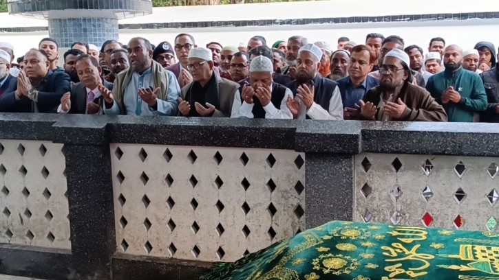 শাহজালালের মাজার জিয়ারত করলেন মির্জা ফখরুল