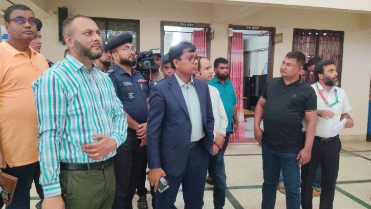 ট্রেনের অনলাইন টিকিট সিন্ডিকেটের খোঁজে মাঠে সিলেটের ডিসি