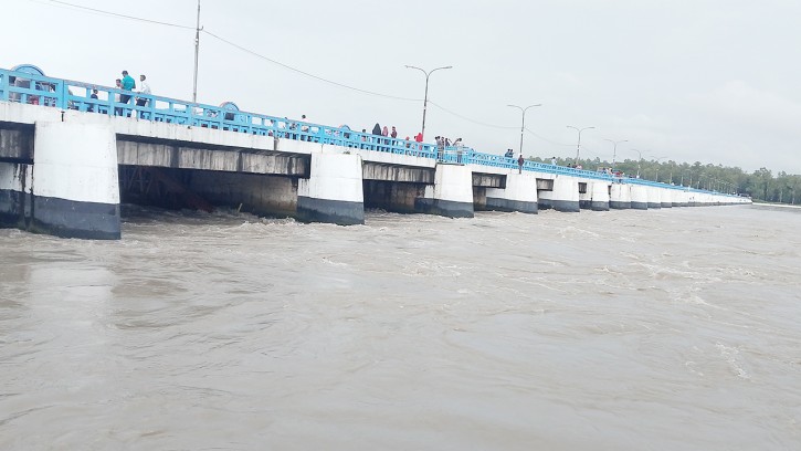 তিস্তার পানি বিপৎসীমার ওপরে, খুলে দেওয়া হয়েছে সব গেট