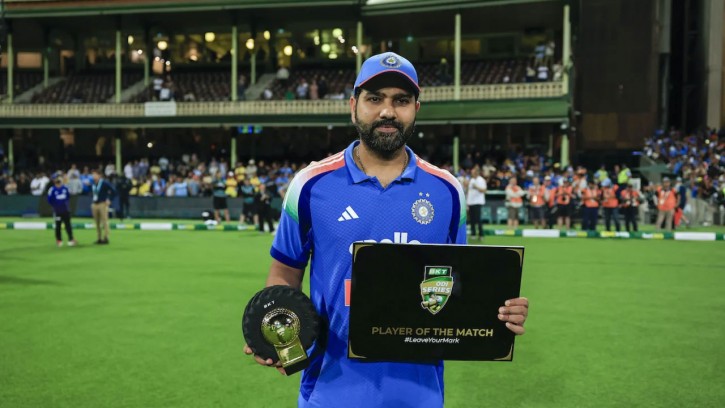 রেকর্ড গড়ে প্রথমবার ওয়ানডেতে বিশ্বসেরা ব্যাটার রোহিত