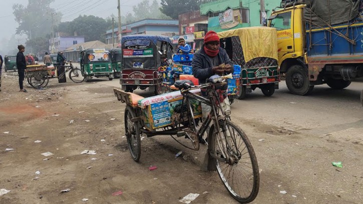 সিরাজগঞ্জে মৌসুমের সর্বনিম্ন তাপমাত্রার রেকর্ড, বিপর্যস্ত জনজীবন
