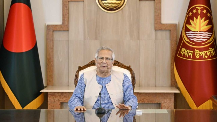 জাতির উদ্দেশে ভাষণ দিচ্ছেন প্রধান উপদেষ্টা